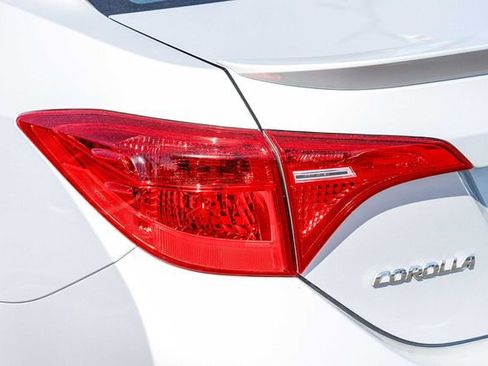 Used 2017 Toyota Corolla SE w/ SE Premium Package image 10