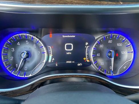 Used 2023 Chrysler Pacifica Pinnacle AWD/4WD image 21
