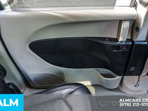 Used 2022 Chrysler Pacifica Touring-L image 34