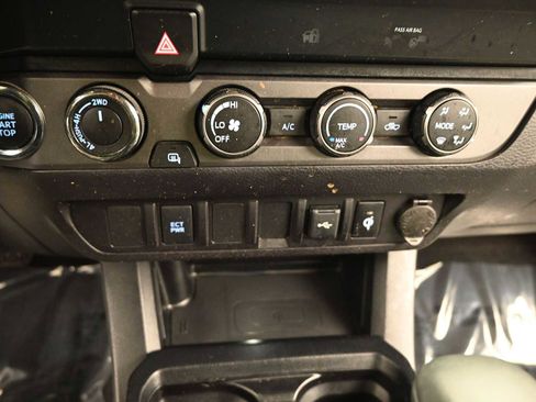 Used 2020 Toyota Tacoma TRD Off-Road image 20