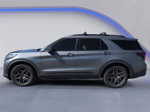 Used 2025 Ford Explorer ST-Line w/ Premium Package RWD image 5