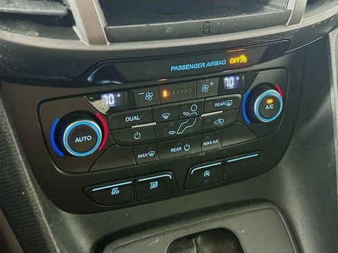 Used 2022 Ford Transit Connect XLT FWD image 17