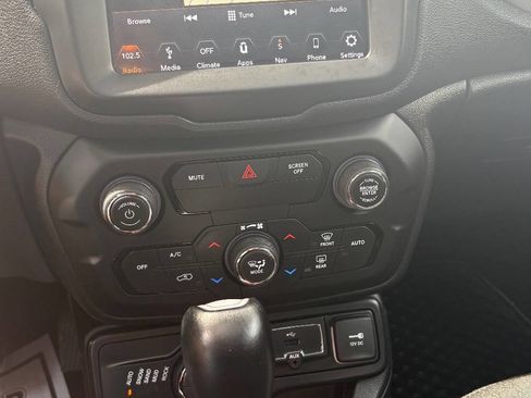 Used 2019 Jeep Renegade Trailhawk w/ UConnect 8.4 Nav Group AWD/4WD image 15