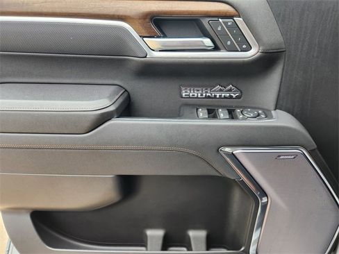 Used 2025 Chevrolet Silverado 1500 High Country w/ High Country Premium Package AWD/4WD image 25