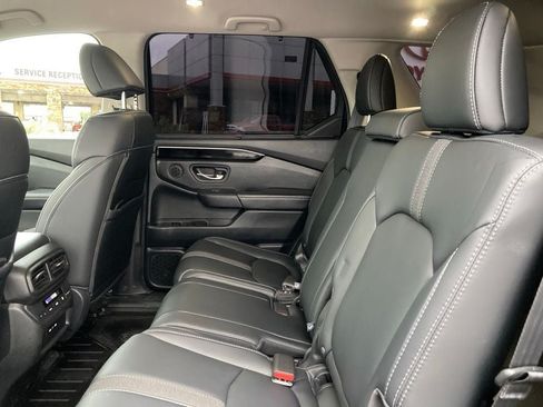 Used 2025 Honda Pilot EX-L image 10