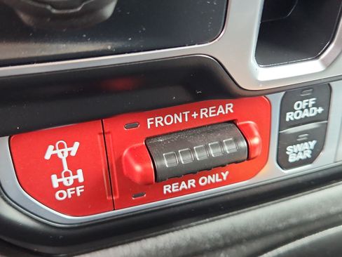 Used 2025 Jeep Wrangler Unlimited Rubicon AWD/4WD image 23