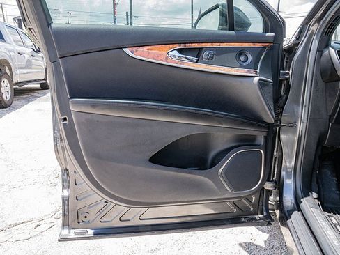 Used 2020 Lincoln Nautilus Reserve FWD image 10