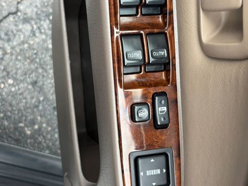 Used 2000 Toyota 4Runner Limited image 37