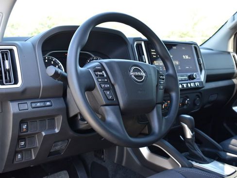 Used 2025 Nissan Frontier SV RWD image 10