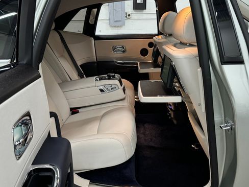 Used 2015 Rolls-Royce Ghost RWD image 50