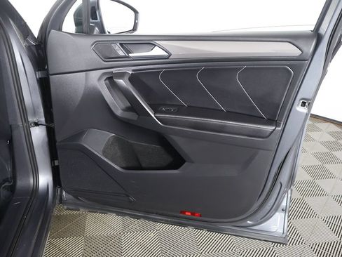 Used 2024 Volkswagen Tiguan SE w/ Panoramic Sunroof Package AWD/4WD image 23