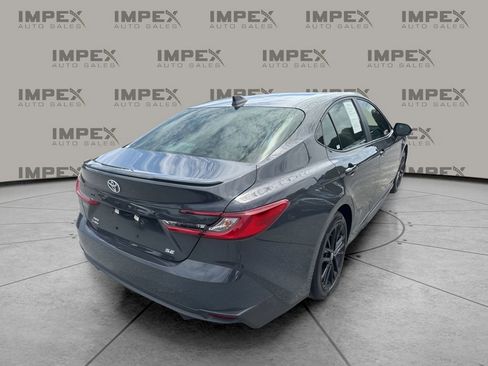 Used 2025 Toyota Camry SE AWD/4WD image 5