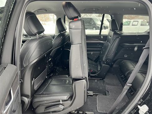 Used 2023 Jeep Grand Cherokee L Limited w/ Luxury Tech Group II image 6