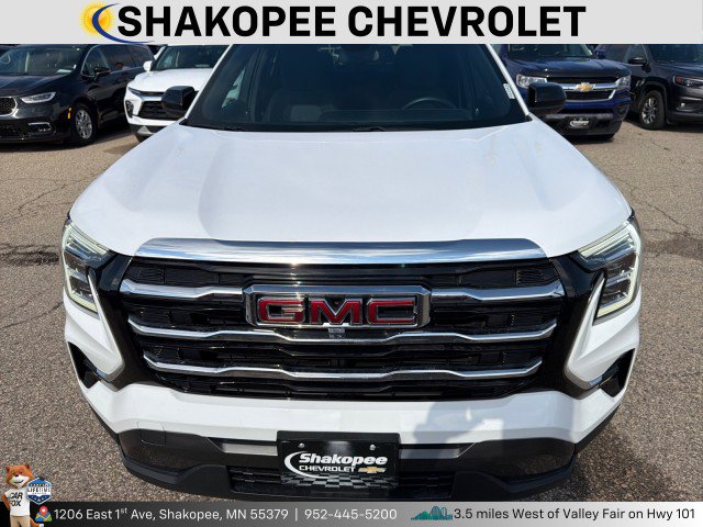 Used 2025 GMC Terrain Elevation AWD/4WD image 2