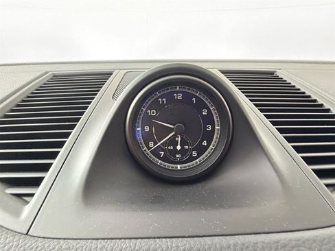 Certified 2023 Porsche Macan image 24