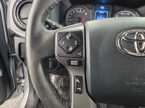 Used 2017 Toyota Tacoma SR5 RWD image 14