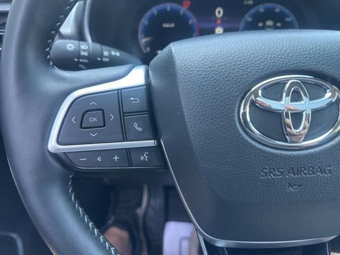 Used 2025 Toyota Highlander Platinum image 29