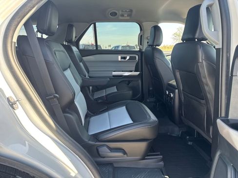 Used 2024 Ford Explorer XLT w/ Equipment Group 202A image 12