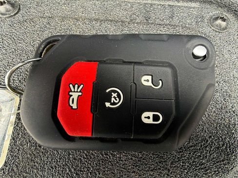 Used 2021 Jeep Gladiator Mojave AWD/4WD image 28