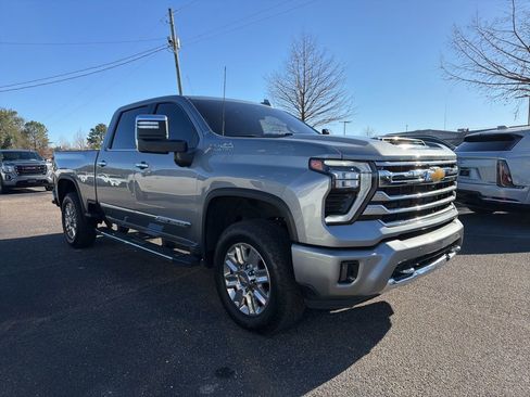 Used 2024 Chevrolet Silverado 2500 High Country image 1