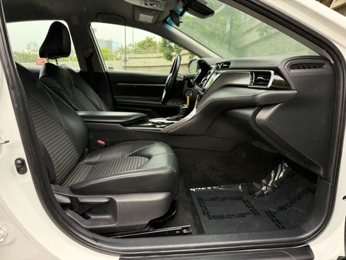 Used 2019 Toyota Camry SE w/ Carpet Mat Package FWD image 41