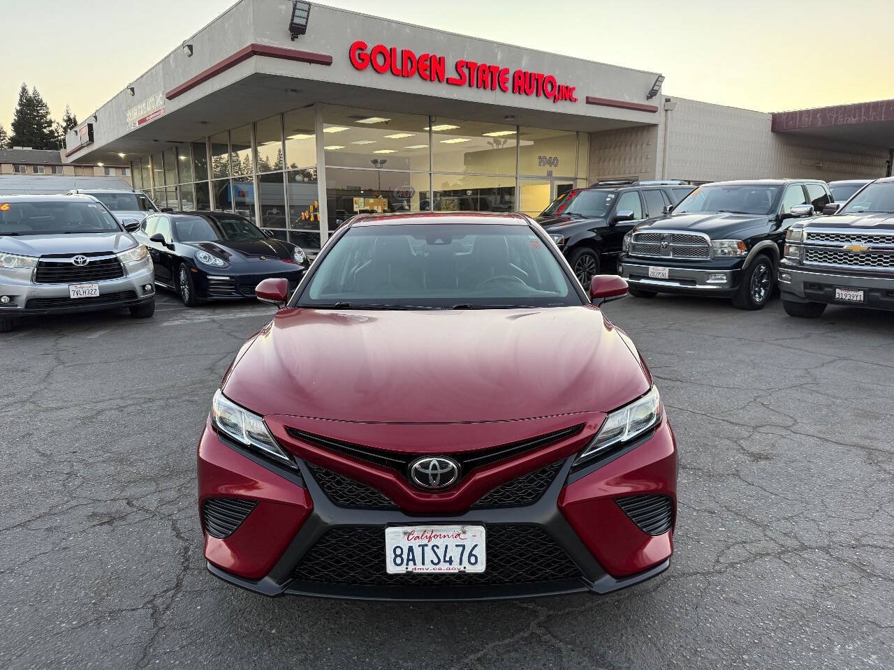 Used 2018 Toyota Camry SE FWD image 2