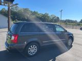 Used 2016 Chrysler Town & Country Touring image 6