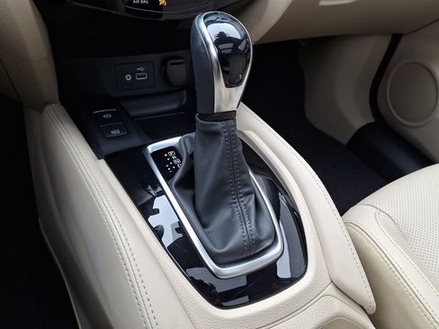 Used 2020 Nissan Rogue SL w/ Premium Package image 15