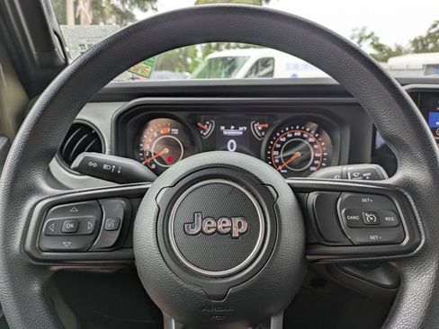 Used 2025 Jeep Wrangler Sport AWD/4WD image 33