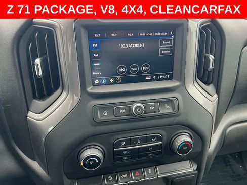 Used 2021 Chevrolet Silverado 1500 Custom Trail Boss w/ LPO, Dark Essentials Package AWD/4WD image 32