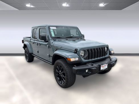 Used 2025 Jeep Gladiator Sport image 6