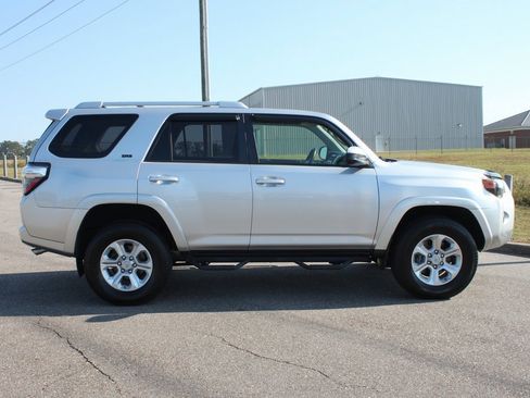 Used 2018 Toyota 4Runner SR5 image 19