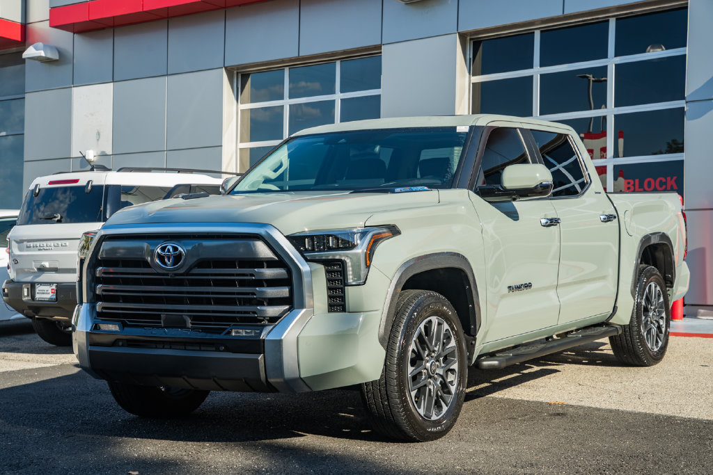 Used 2024 Toyota Tundra Limited AWD/4WD image 3