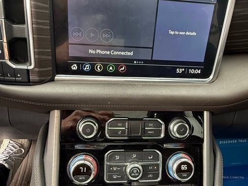 Used 2021 GMC Yukon Denali w/ Denali Premium Package AWD/4WD image 9