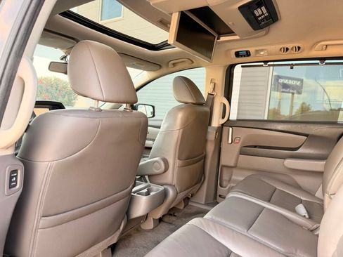 Used 2013 Honda Odyssey Touring Elite image 19