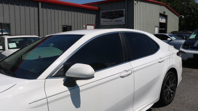 Used 2021 Toyota Camry SE FWD image 3