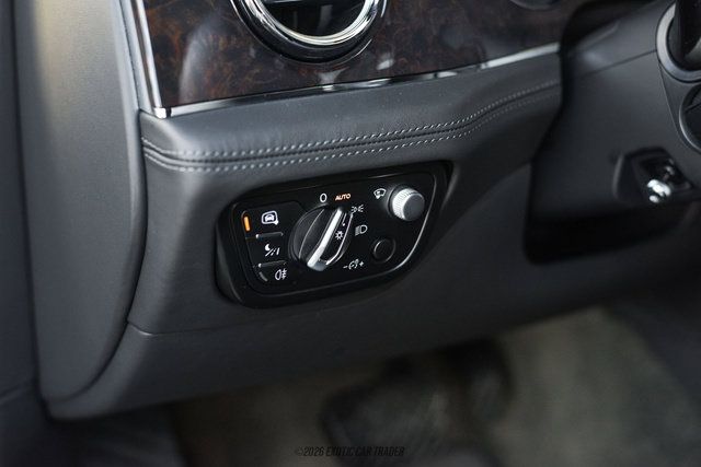 Used 2021 Bentley Bentayga AWD/4WD image 40