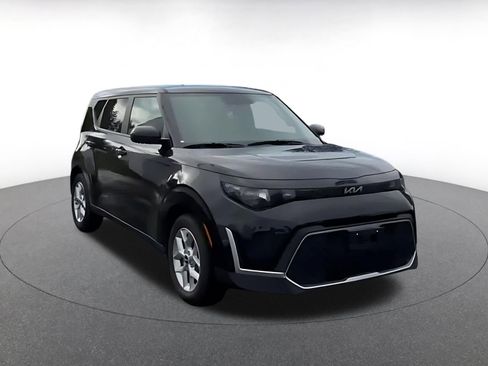Used 2025 Kia Soul LX w/ LX Technology Package FWD image 3