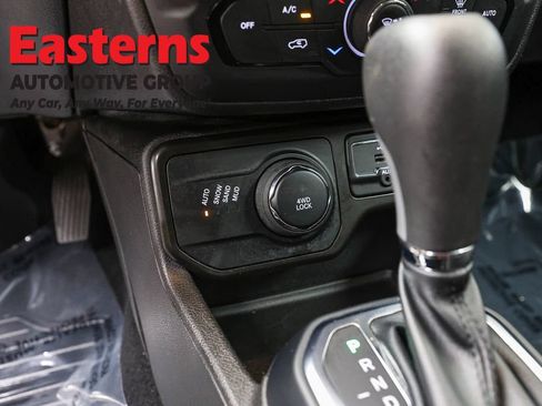 Used 2021 Jeep Renegade Latitude AWD/4WD image 20