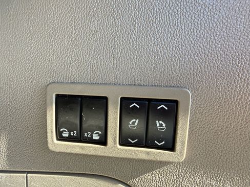 Used 2015 Chevrolet Tahoe LT w/ Luxury Package image 16