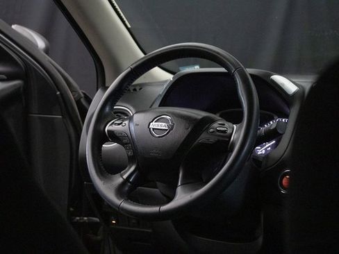 Used 2019 Nissan Pathfinder SV image 14