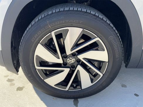 New 2025 Volkswagen Atlas SEL image 7