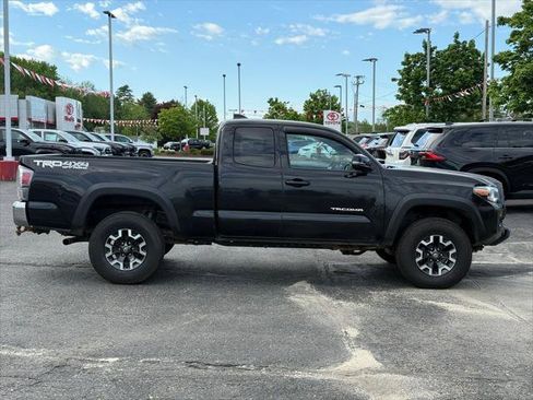 Certified 2022 Toyota Tacoma TRD Off-Road AWD/4WD image 7