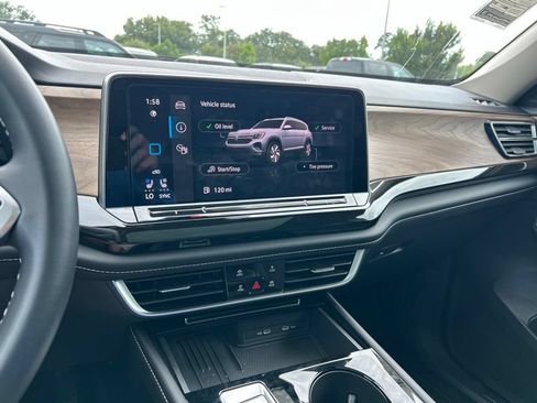Certified 2026 Volkswagen Atlas SE w/ Panoramic Sunroof Package FWD image 32