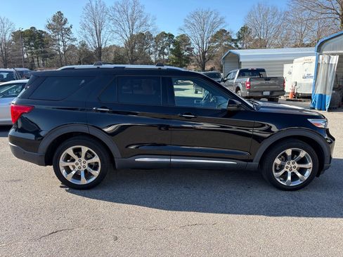 Used 2020 Ford Explorer Platinum w/ Premium Technology Package image 4