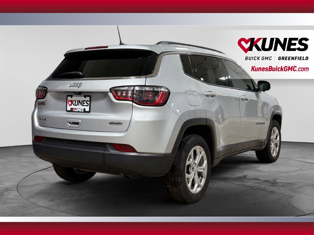 Used 2024 Jeep Compass Latitude AWD/4WD image 10