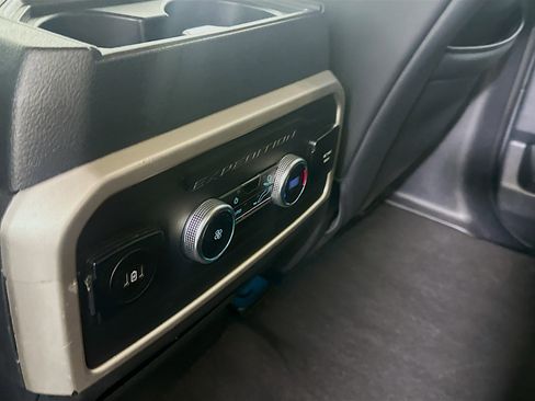 Used 2024 Ford Expedition XLT image 27