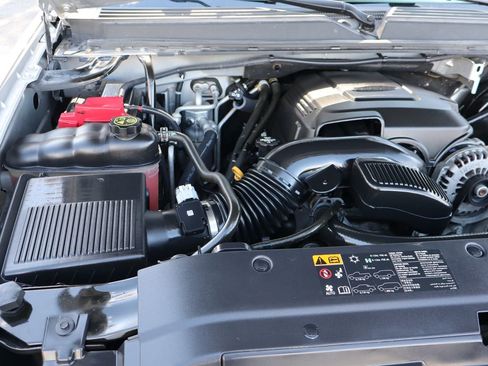 Used 2013 Chevrolet Suburban LT image 38