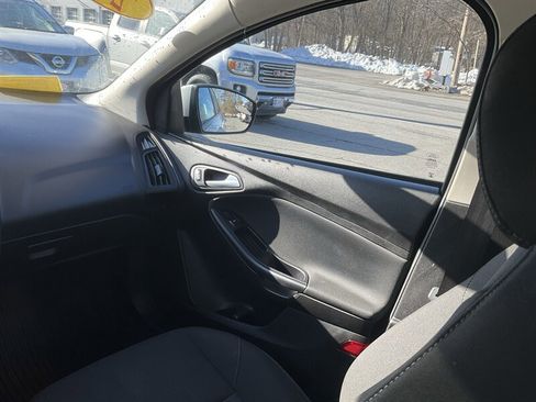 Used 2017 Ford Focus SE w/ Cold Weather Package image 17