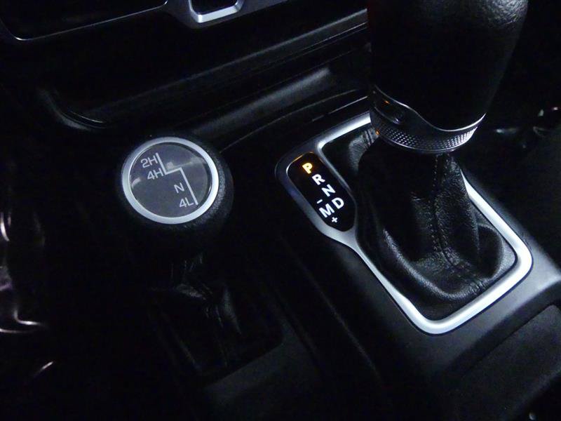 Used 2025 Jeep Wrangler Unlimited Sahara AWD/4WD image 16